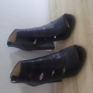 Adrienne Vittadini size 8 shoes.